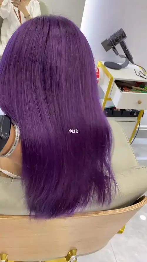 小姐姐头发染好了