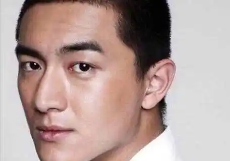 林更新比任嘉伦大1岁,却似相差10岁,圆脸看起来比长脸减龄_赵丽颖