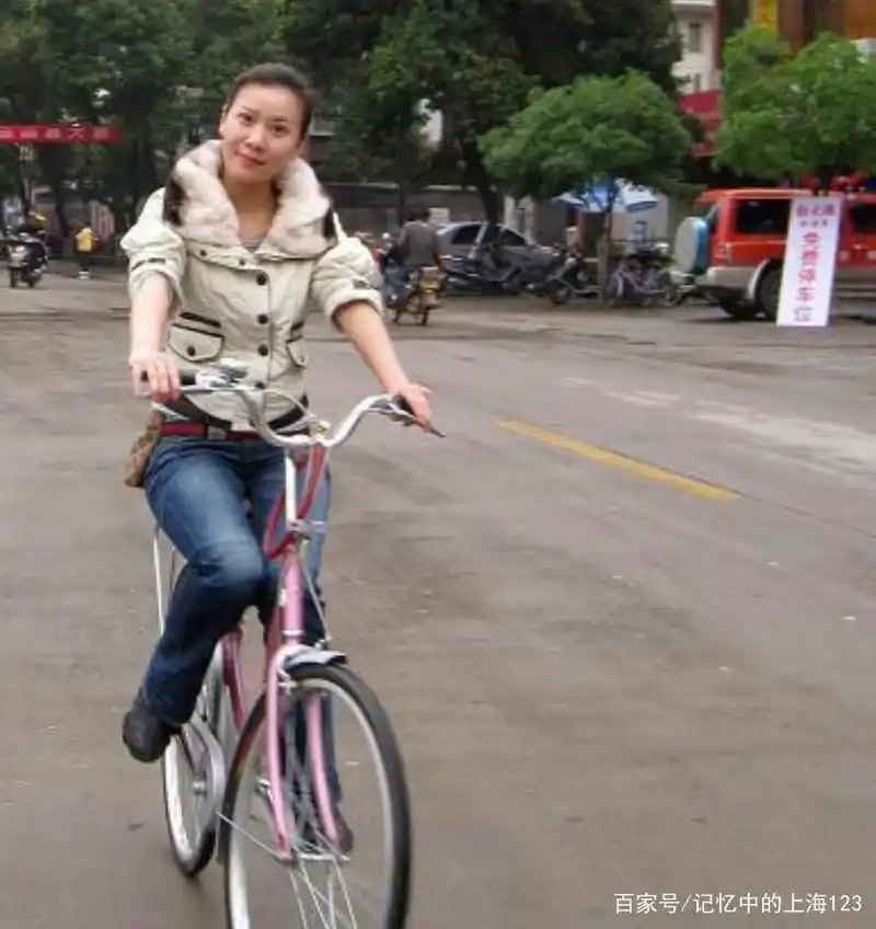 如今工作自由的房海燕为什么不出现?