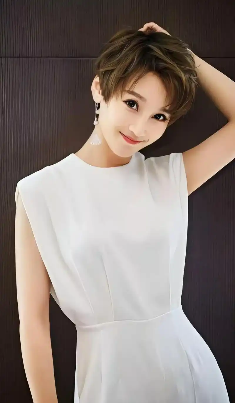 吴京老婆谢楠又美又飒,气质颜值不输一线女星