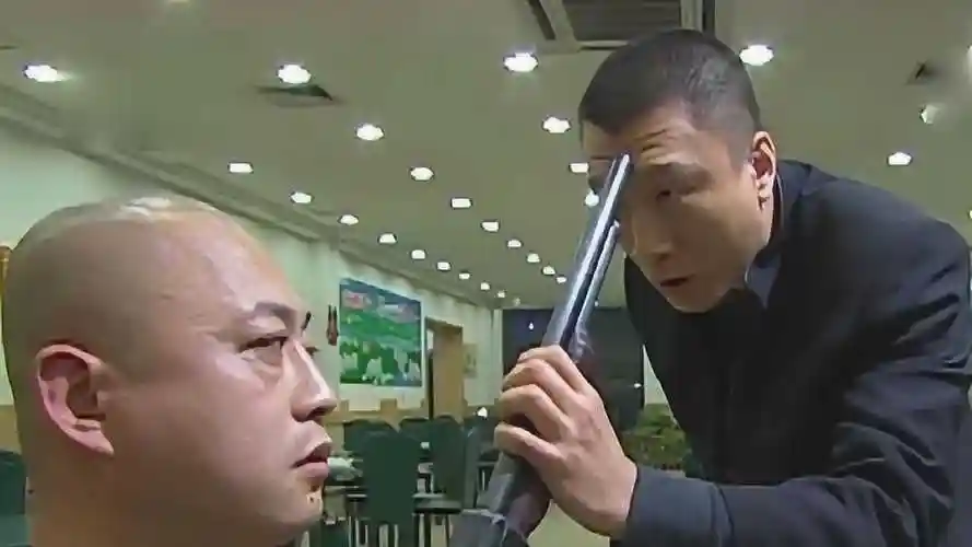 刘华强霸气出场封彪吓得直接跪地叫爷这气场根本无人超越