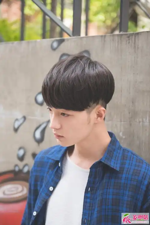 男生头发两侧内掏空锅盖头纹理烫微卷锅盖头帅爆3