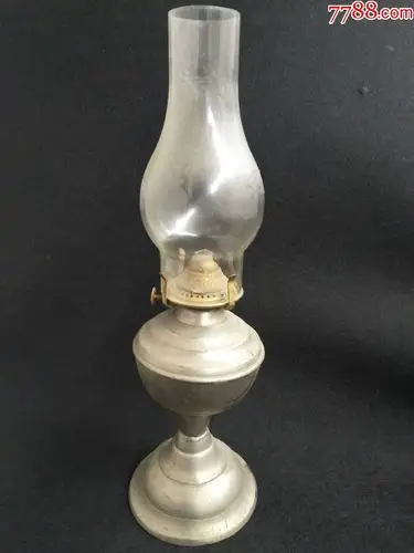 民国白铜煤油灯一盏.俗称:"美孚灯".