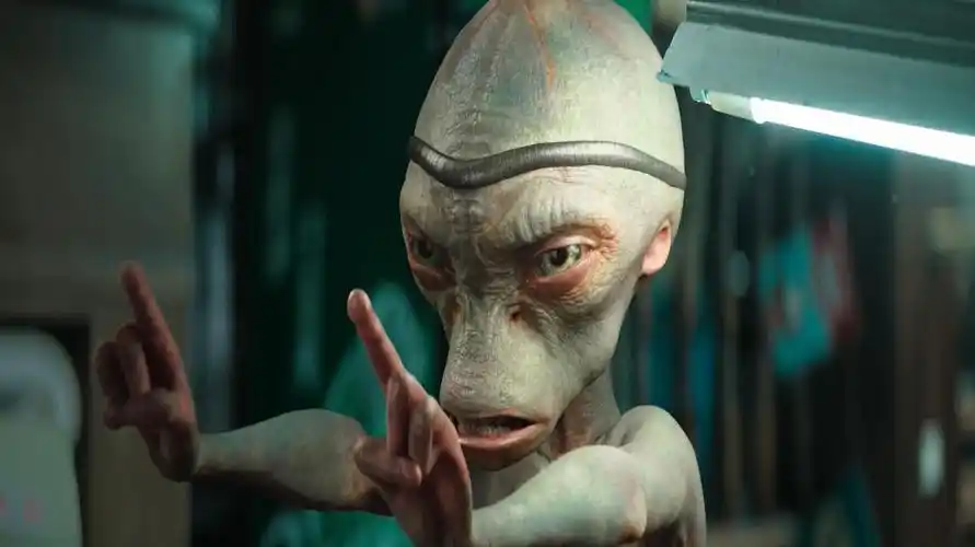 两分钟看完《疯狂的外星人》在耍猴和被耍之间徘徊