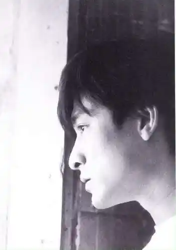 刘德华年轻旧照曝光神似黄晓明 网友:不输当今小鲜肉