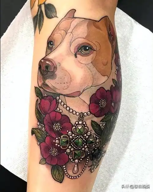 年轻人会觉得纹身很酷,而且还非常喜欢,愿意去尝试在身上纹图案.