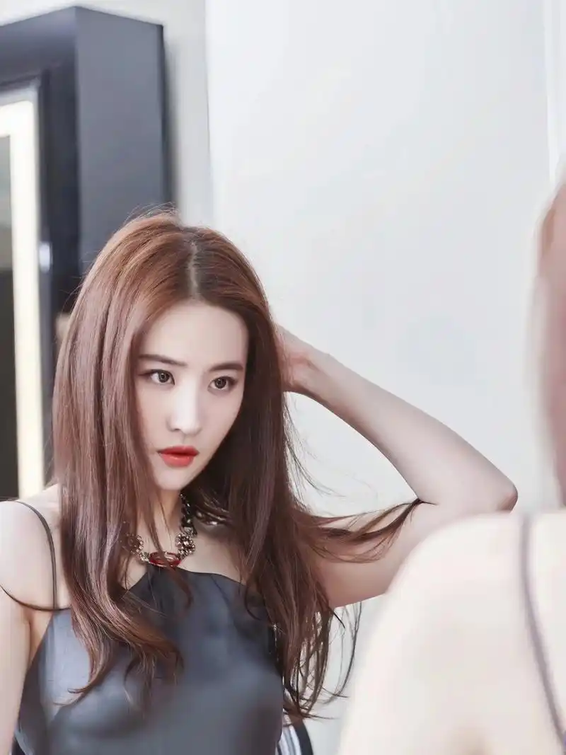 我不允许还有人没看过迪奥时期的刘亦菲