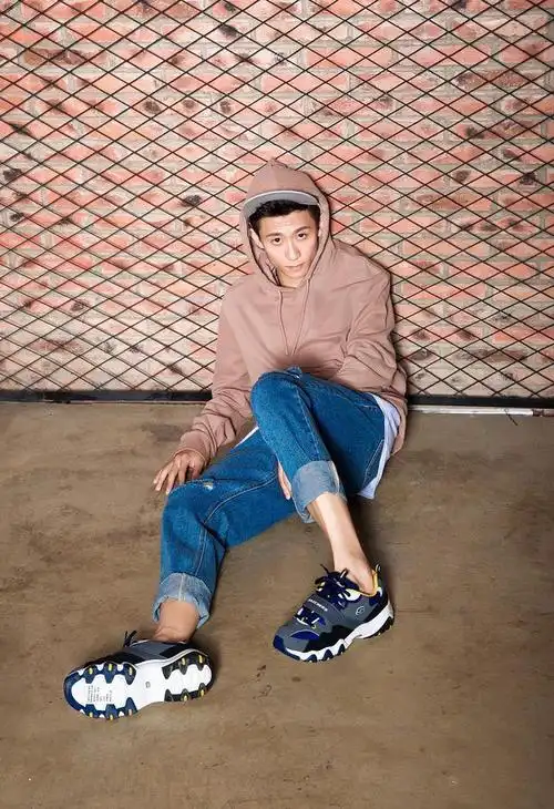 张一山什么时候变这么白了?肌肉线条这么明显,不愧是北京爷们儿