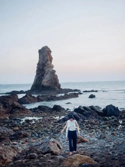 青岛旅行像去了冰岛一样的石老人与海