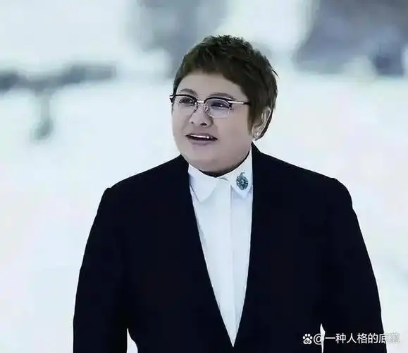 49岁韩红暴瘦后练书法面容憔悴身体健康状况引担忧