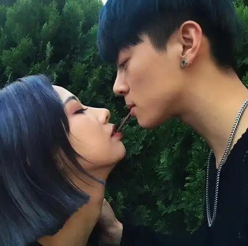 女汉子也要学会撒娇~4招撒娇法,让男生对你再无抵抗力!