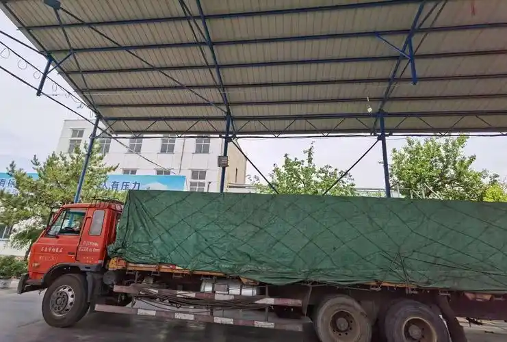 安装有防坠器的钢丝绳