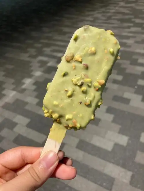 日本711便利店开心果脆皮雪糕