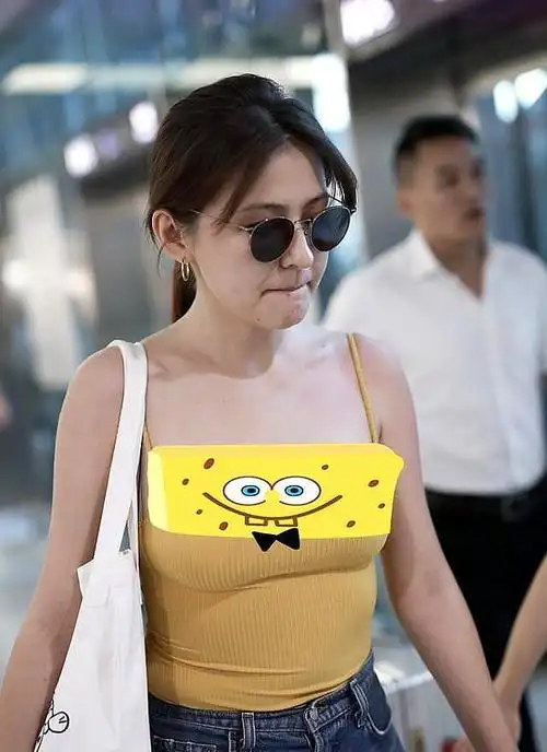 哈萨克族热依扎回应吊带照后深夜现身机场外套针织裙捂太严实