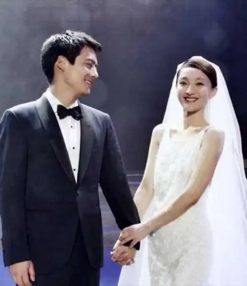 女生喜欢一个男生的时候眼神是什么样子?