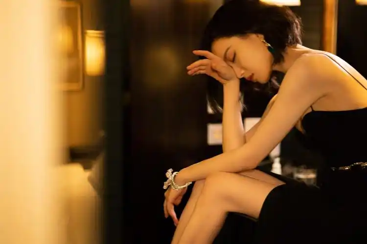 倪妮出席腾讯新丽阅文发布会造型图曝光什么水平