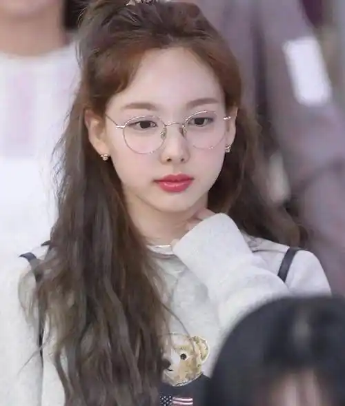 韩式两鬓的碎发怎么剪怎么留发际线两侧碎发