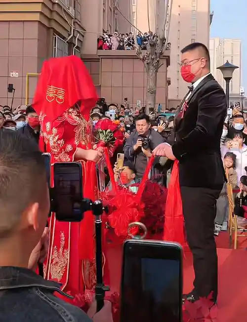 许敏哭了,因看到郭刚堂儿子结婚想起郭威,云昊为许姚夫妇辟谣_郭振_姚