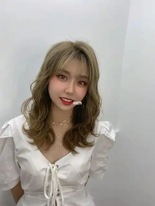 浅金亚麻灰棕_发色_亚麻灰棕_显白_home hair合木(三坊七巷店)攻略