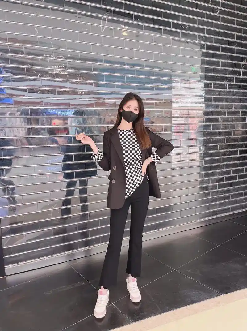 做自己喜欢的事情 奔赴简单快乐的生活#bm风穿搭 #潮流女装 - 抖音