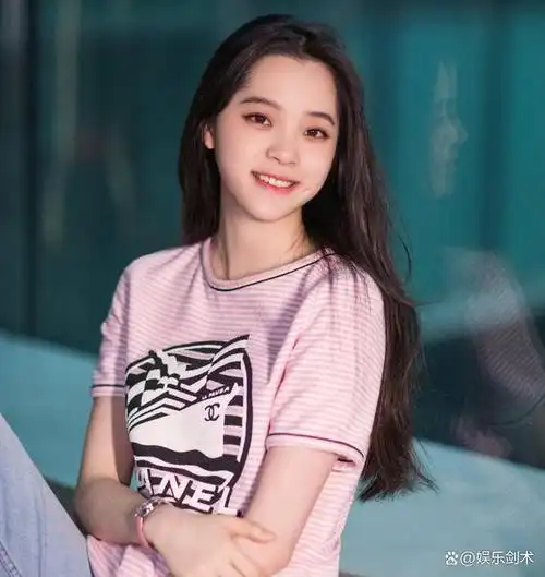 名校才女,出道就跟刘昊然搭戏,内娱小花欧阳娜娜为何不被人喜欢