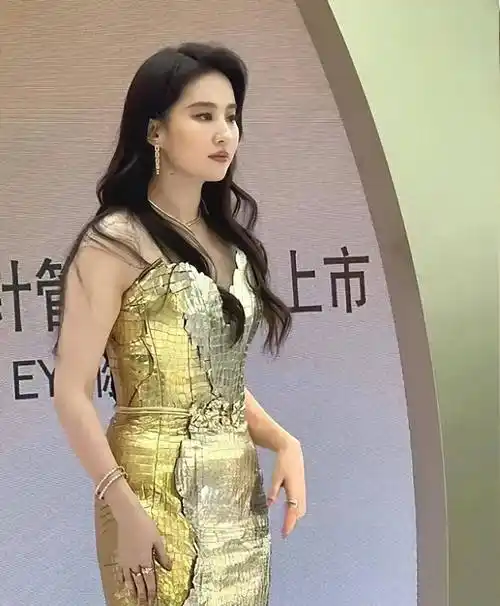 这体型有人猜130斤,有人猜110斤,粉丝终于坐不住了_刘亦菲_身材_体重