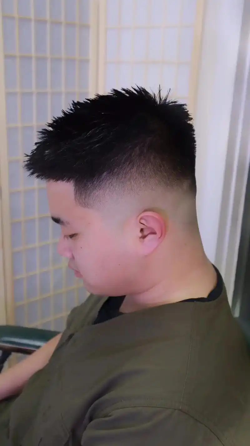 男士发型推荐前刺飞机头男士脱单发型