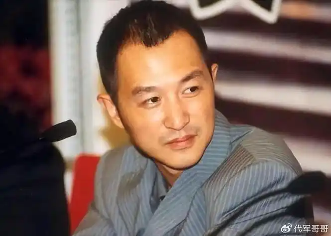 90年代歌星现状:陈少华出狱成富豪,景冈山成酒蒙子,他却已去世