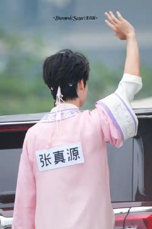 奔跑吧#发点不一样的吧,这个背影坚定又自信,好像在说,妈别担心,稳ゥ