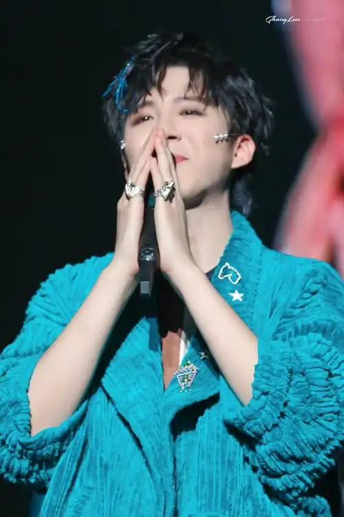 好爱你——刘宇宁演唱会舞台照#刘宇宁开始推理吧