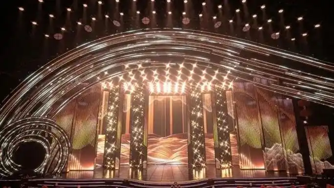 聚焦热点骄傲2024央视春晚舞美总设计是咱鞍山人