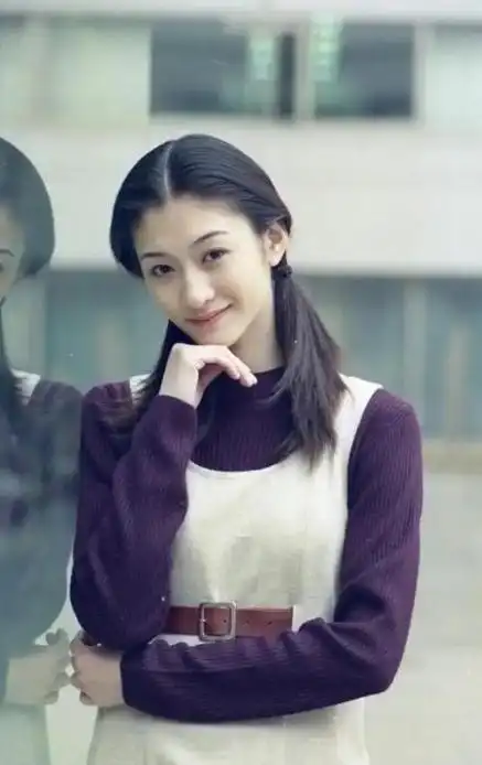 事实证明,47岁的"人间尤物"李小冉,已经活成了一个乐子