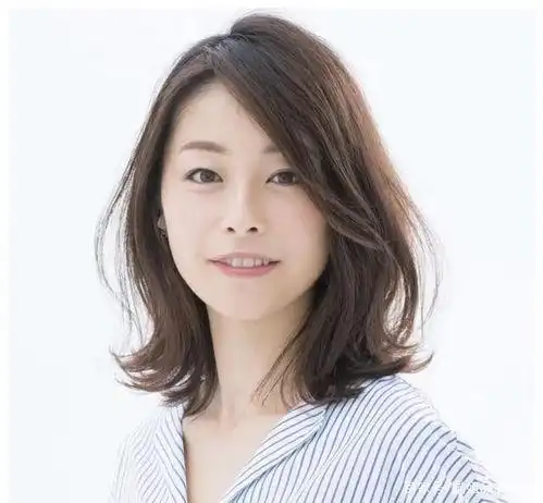 适合五十岁女人的减龄发型,适合50岁左右女性发型