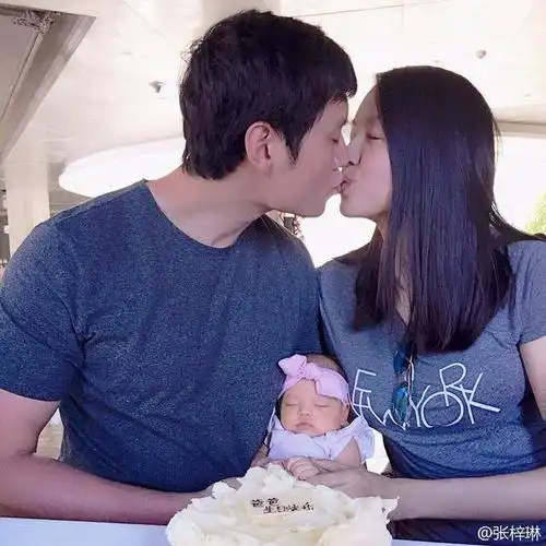 世界小姐张梓琳嫁月薪三四万的老公豪门不豪门哪有爱情珍贵