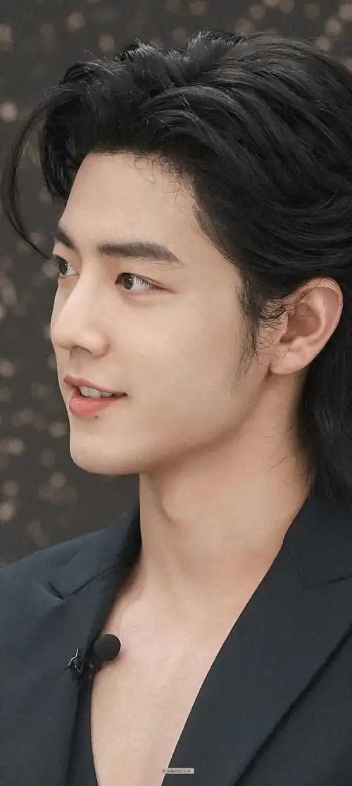 肖战##肖战纯黑深v西装好矜贵