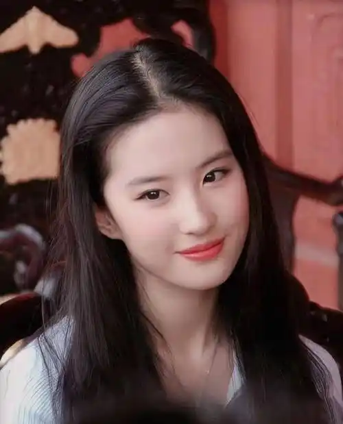 刘亦菲拥有美国国籍,被粉丝称为神仙姐姐,为何至今无人敢娶?