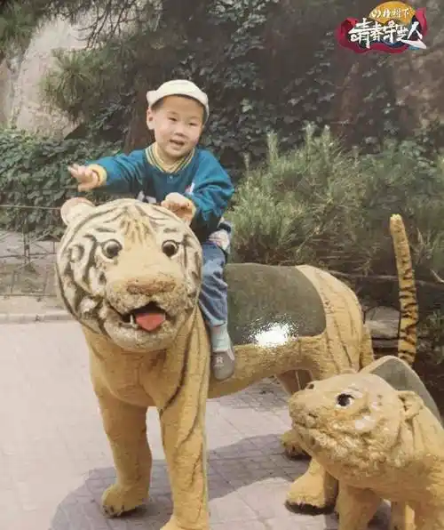 德云社童年照公开,杨九郎栾云平没变样,于谦照片像"亲子鉴定"_小时候