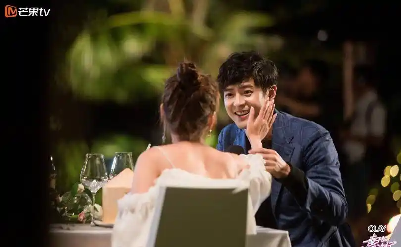 原创颖儿晒付辛博万元大礼不料惹网友柠檬精上线看来包老师录节目的钱