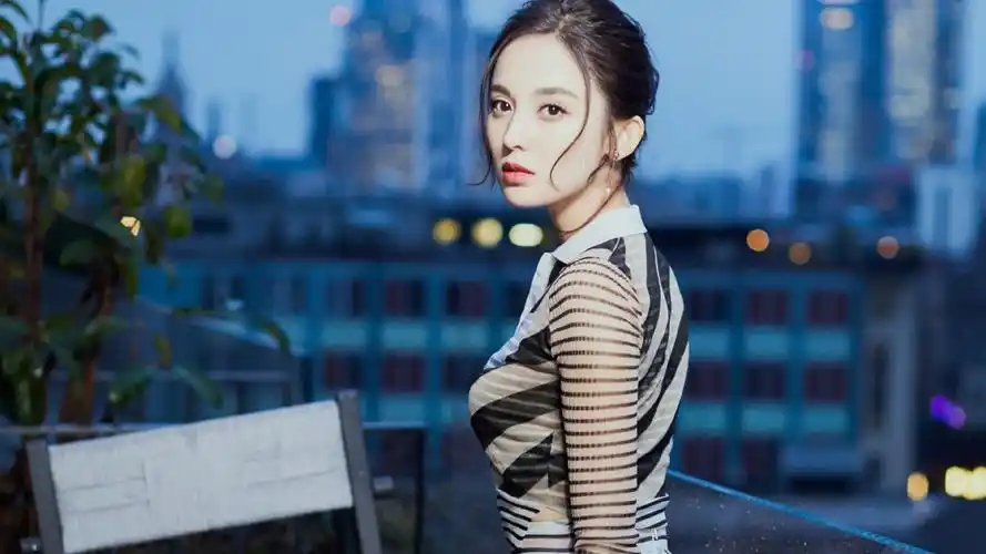 明星风尚古力娜扎壁纸1