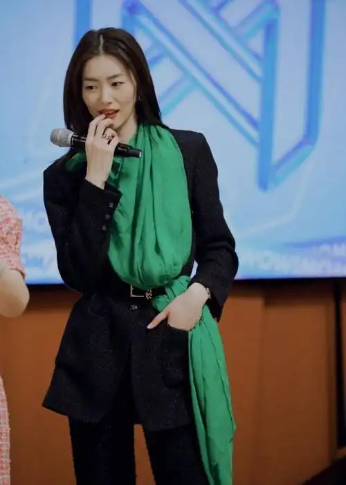 刘雯而胡兵作为一个成熟型男,在开播前存在感不那么强,但是节目播出后