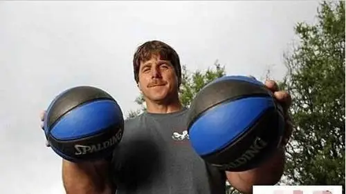 世界上最大的手杰夫达比被称为现实版的大力水手