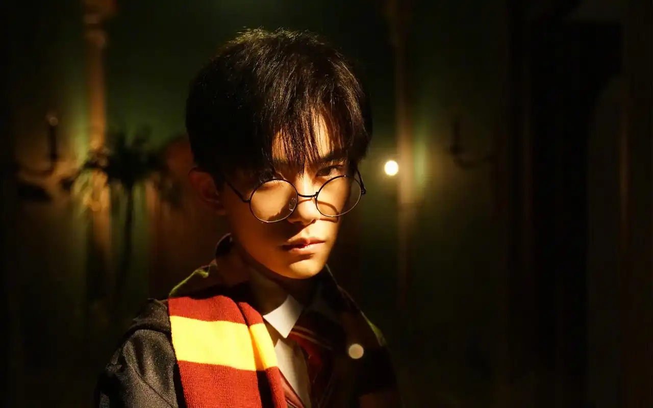 易烊千玺帅气图片桌面壁纸