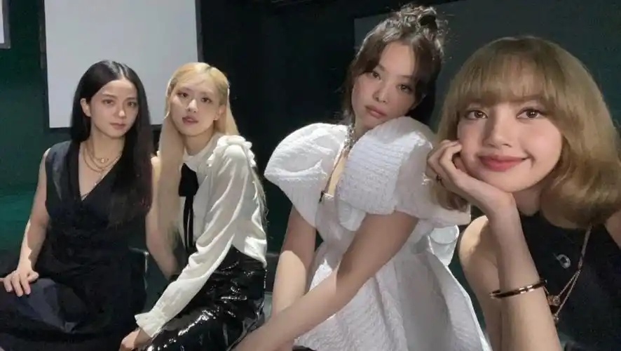 blackpink 2016-2021,成长之路,来迟的五周年礼物