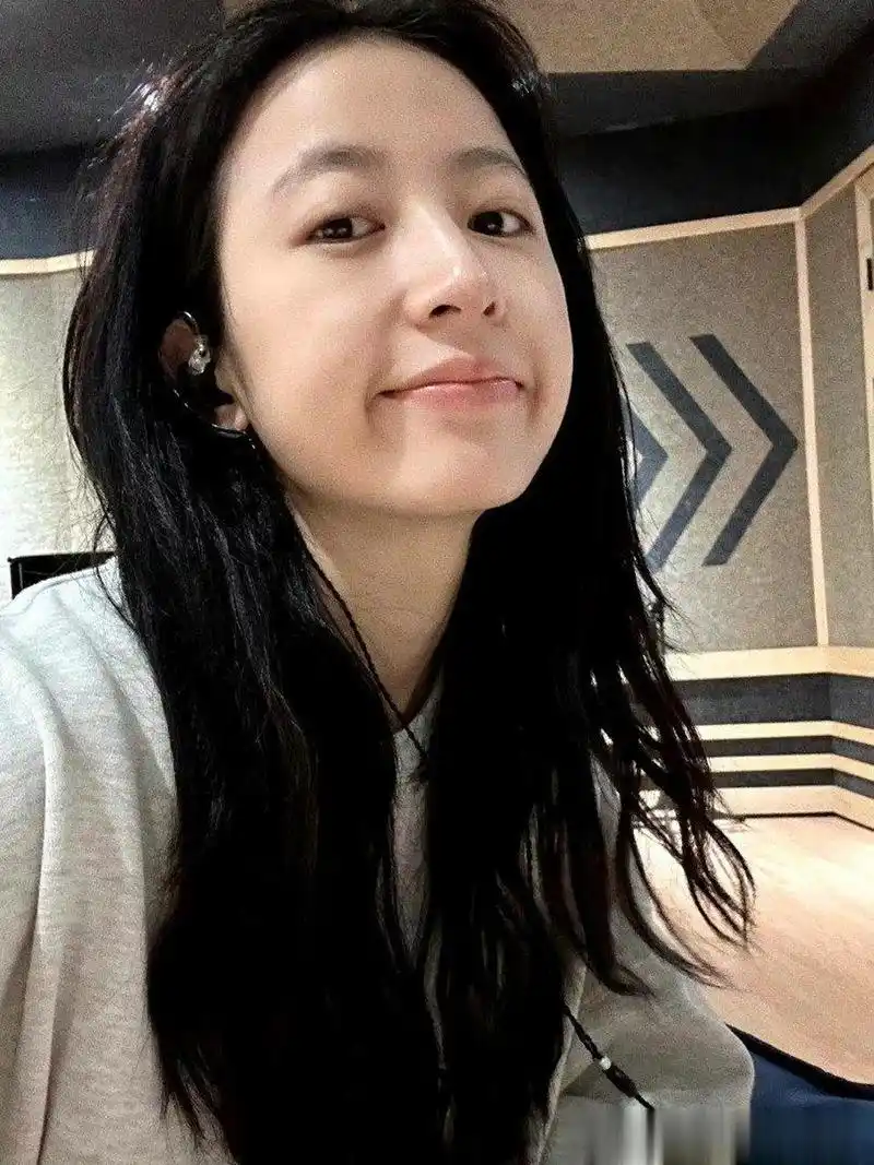 周雨彤素颜随拍#  软软的宝贝