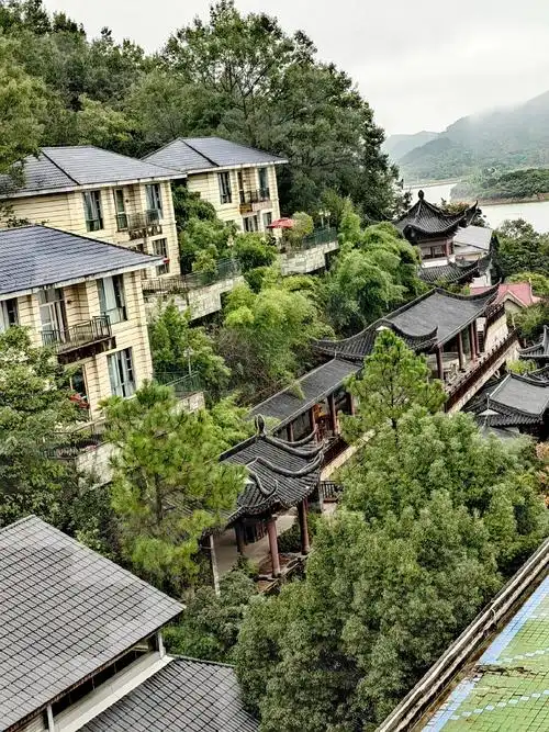 茗阳汤泉位于河南,湖北及安徽三省交界处的商城县汤泉池.早在7 - 抖音