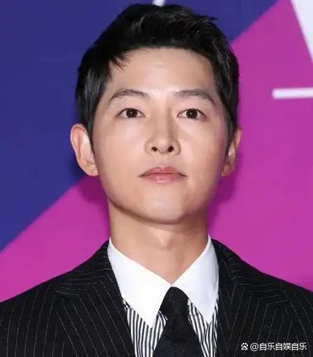 韩国男星宋仲基在今年1月底与比他大1岁的英国前女星凯蒂(katy louise