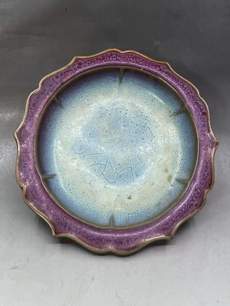 宋钧窑玫瑰紫釉菱花式三足盆托.#图文伙伴计划 在宋代五大名瓷 - 抖音