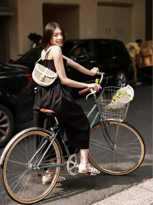 赵露思的清爽小秘诀竟然是单鞋!_凉鞋_罗马_尖头