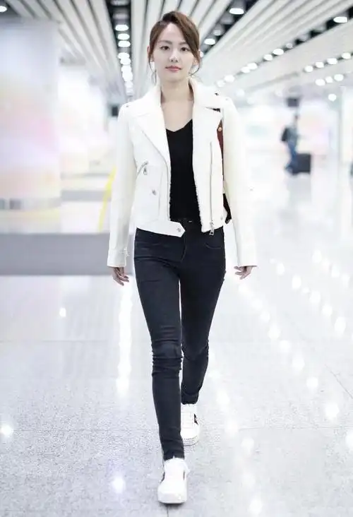 张嘉倪可真是"人间水蜜桃",一袭亮片连衣裙性感高级,魅力十足