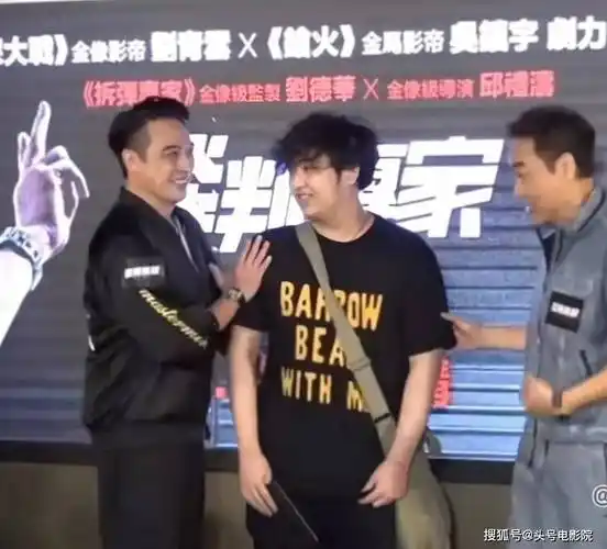 吴镇宇15岁儿子费曼变182壮汉!被嘲像乔杉,他才是最真实星二代